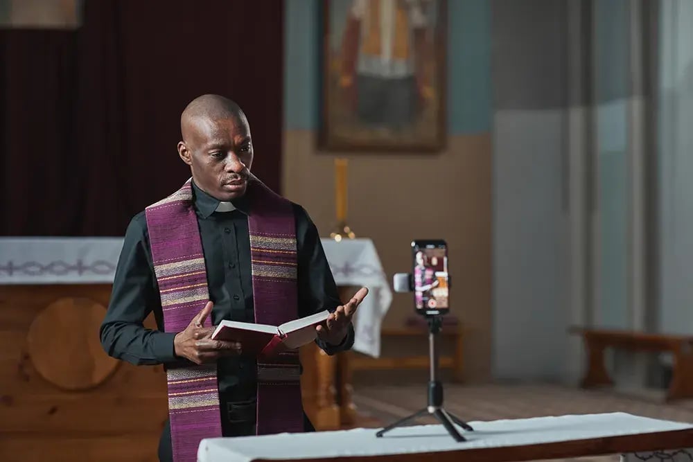 pastor-church-sermon