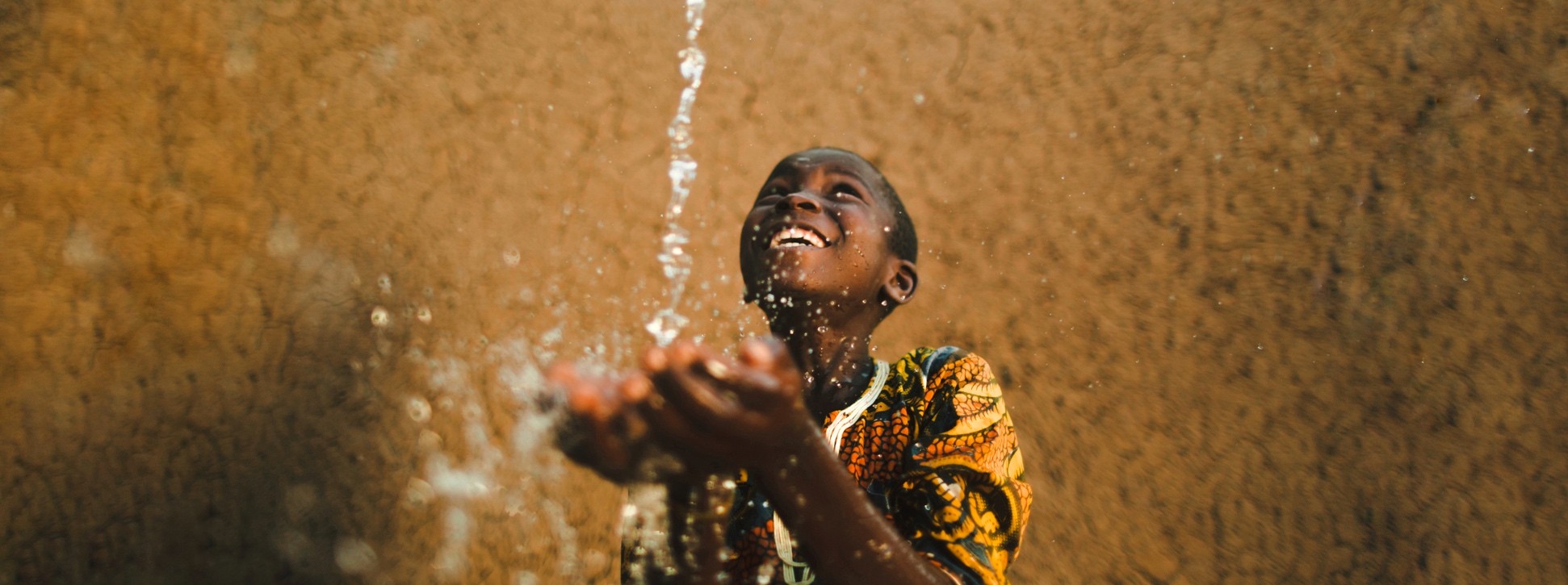 Charity: Waterのバナー画像